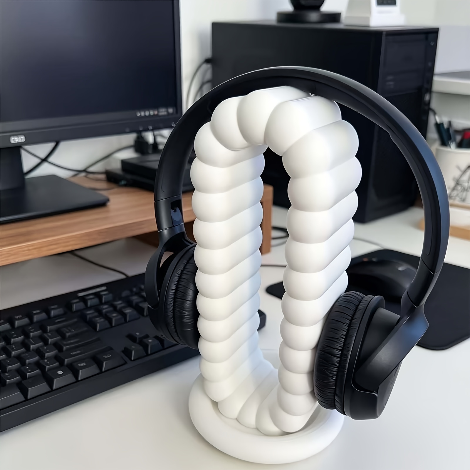 Gaming Accessories Setup - 3D Printed Creative Headphone Stand, Desktop